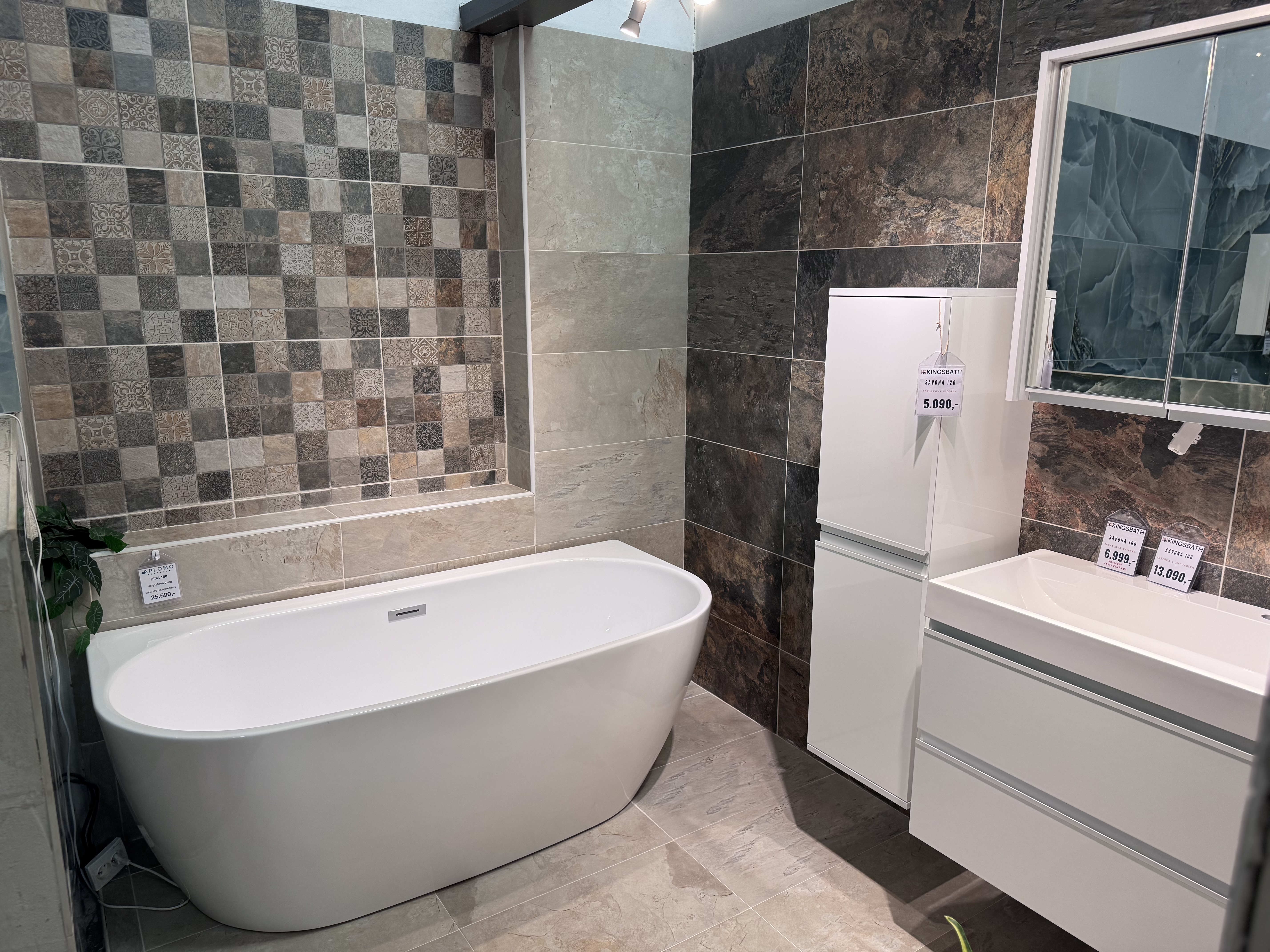 Výstavní koupelnová kóje v prodejně Aplomo